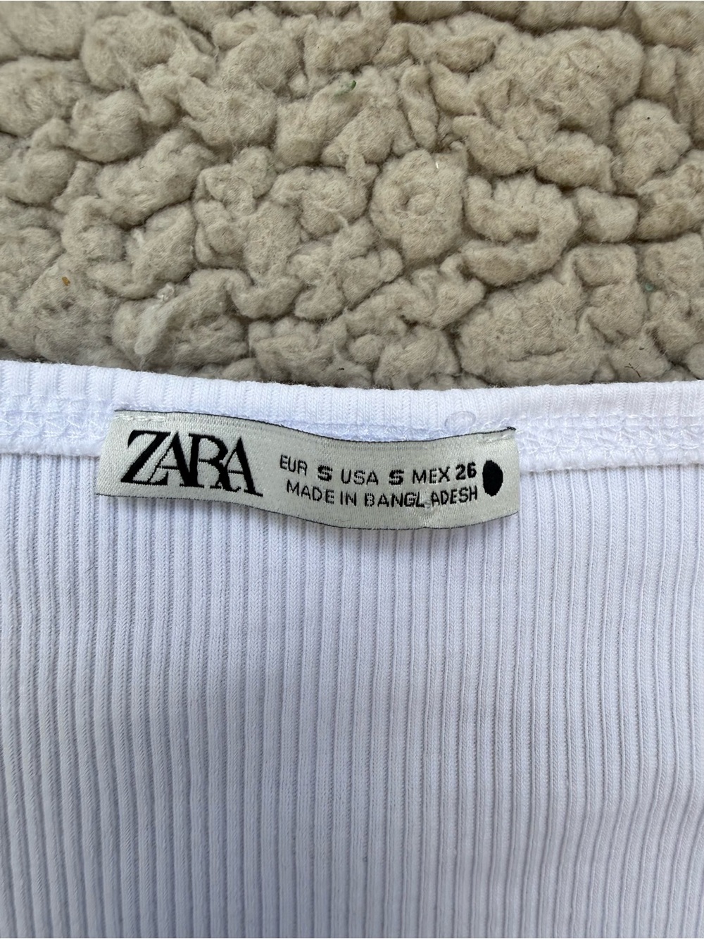 Zara ribbed V-Neck Ruched Crop Top - Picture 4 of 4